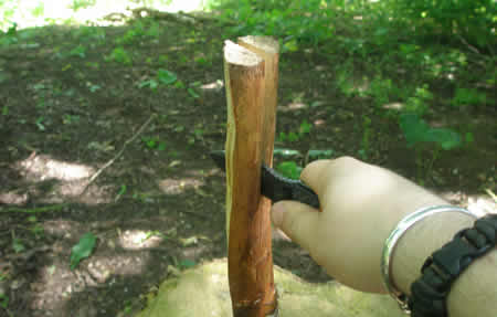 Using the Bear Grylls knife to split wood